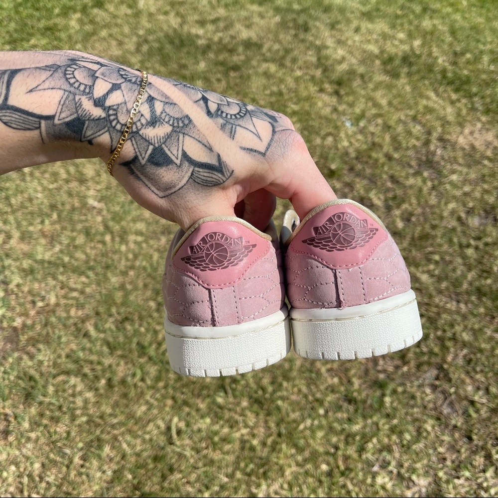 NIKE AIR JORDAN 1 LOW COURTE PINK - Picture 3 of 7